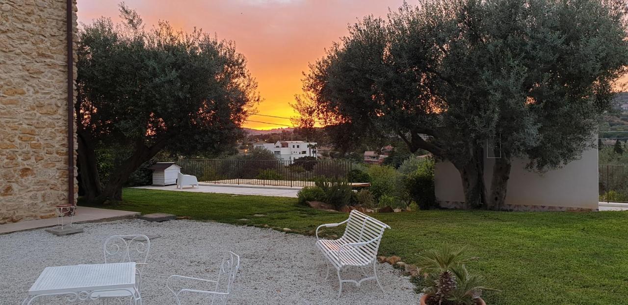Uliwood Hotel Caltanissetta Buitenkant foto