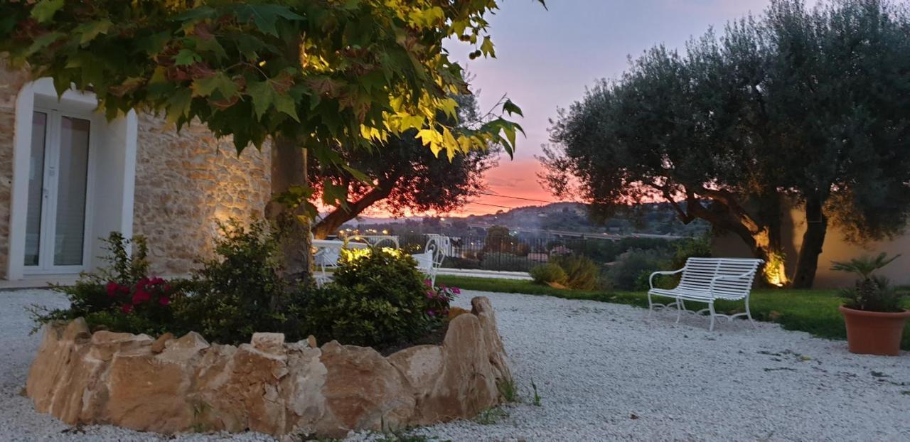 Uliwood Hotel Caltanissetta Buitenkant foto
