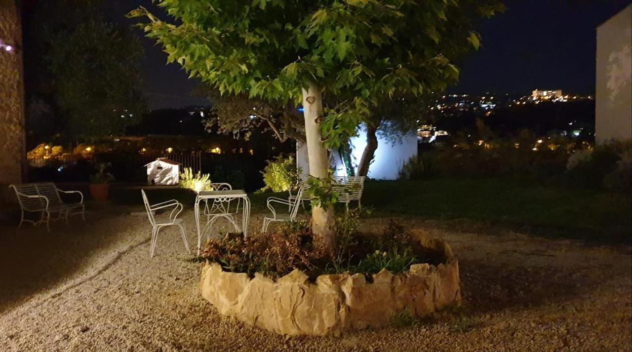 Uliwood Hotel Caltanissetta Buitenkant foto