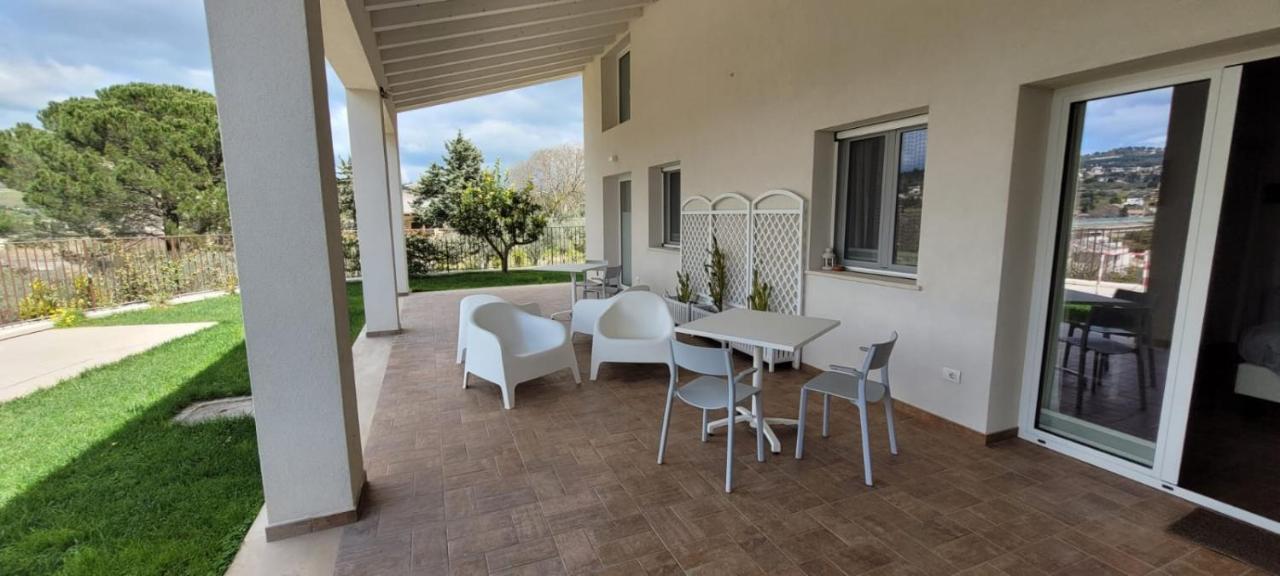 Uliwood Hotel Caltanissetta Buitenkant foto