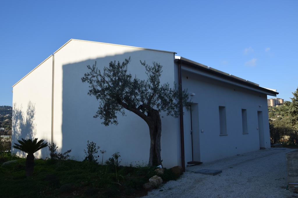 Uliwood Hotel Caltanissetta Buitenkant foto