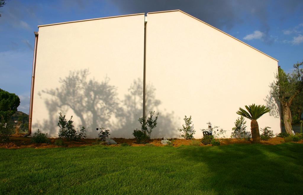 Uliwood Hotel Caltanissetta Buitenkant foto