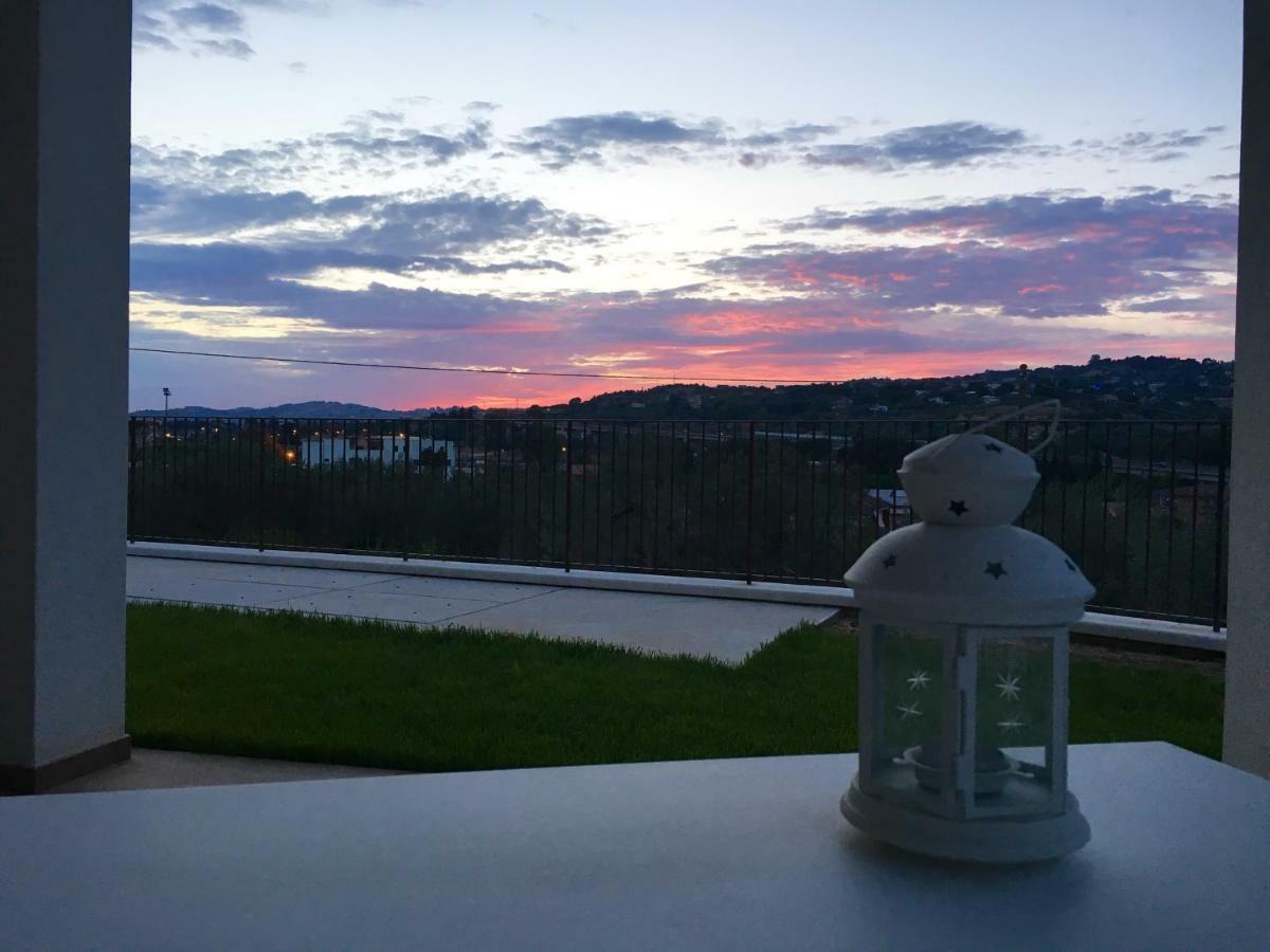 Uliwood Hotel Caltanissetta Buitenkant foto