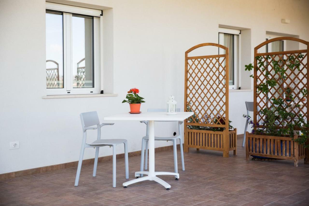 Uliwood Hotel Caltanissetta Buitenkant foto